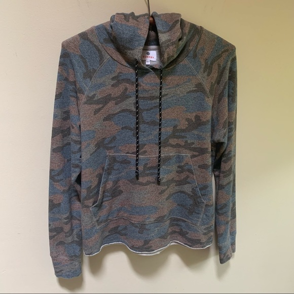 Sundry ~Camo Crop Small Hoodie in Heather Gray - Picture 4 of 12